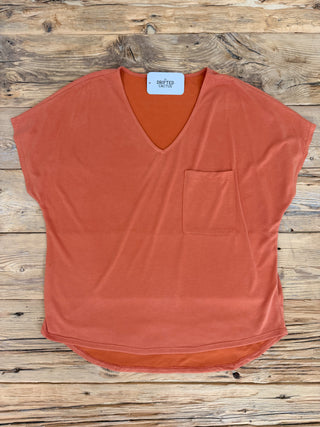 Short sleeve rust v-neck pocket tee. 