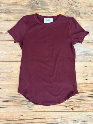 Short sleeve burgundy ribbed tee. 
